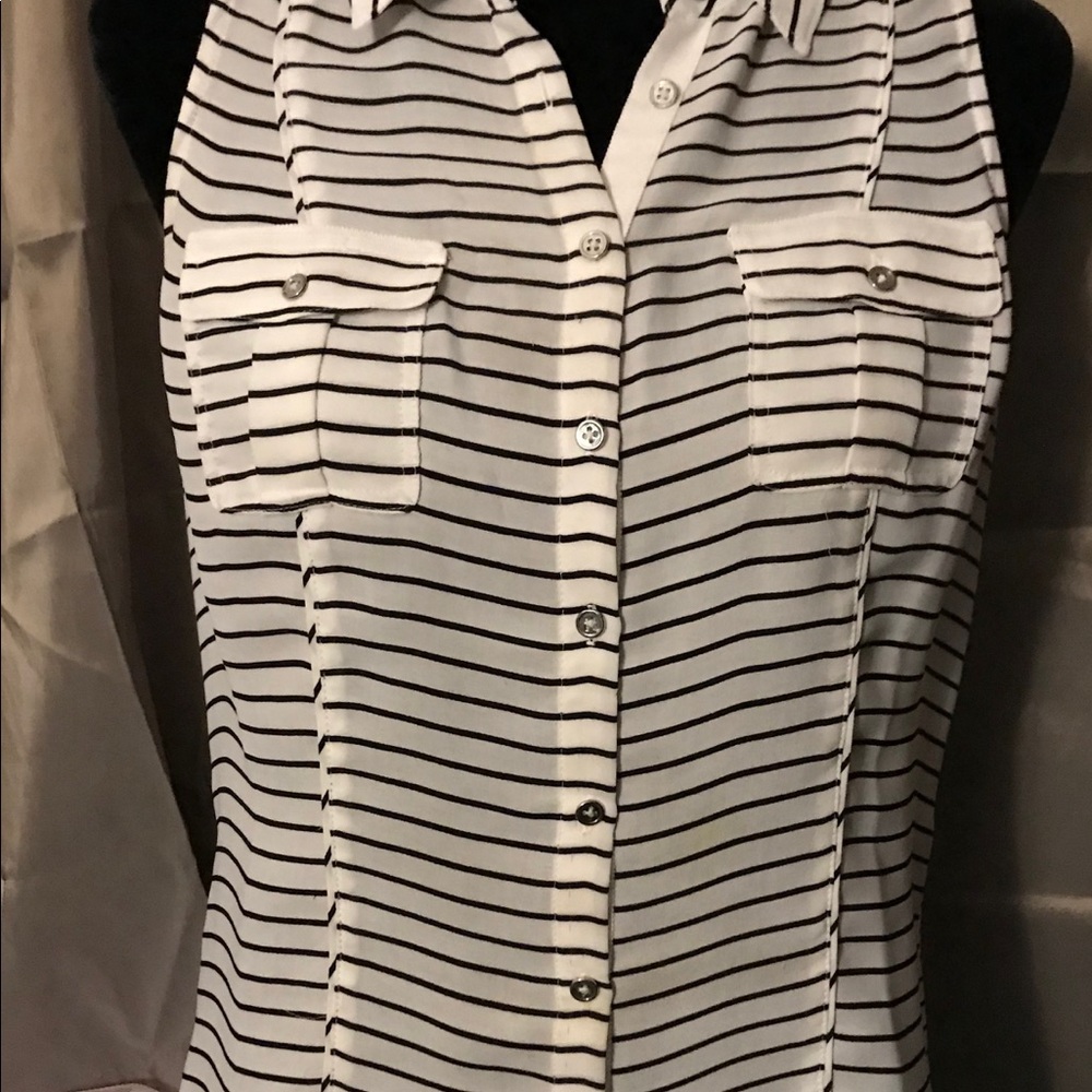White House Black Market Size 6 Top